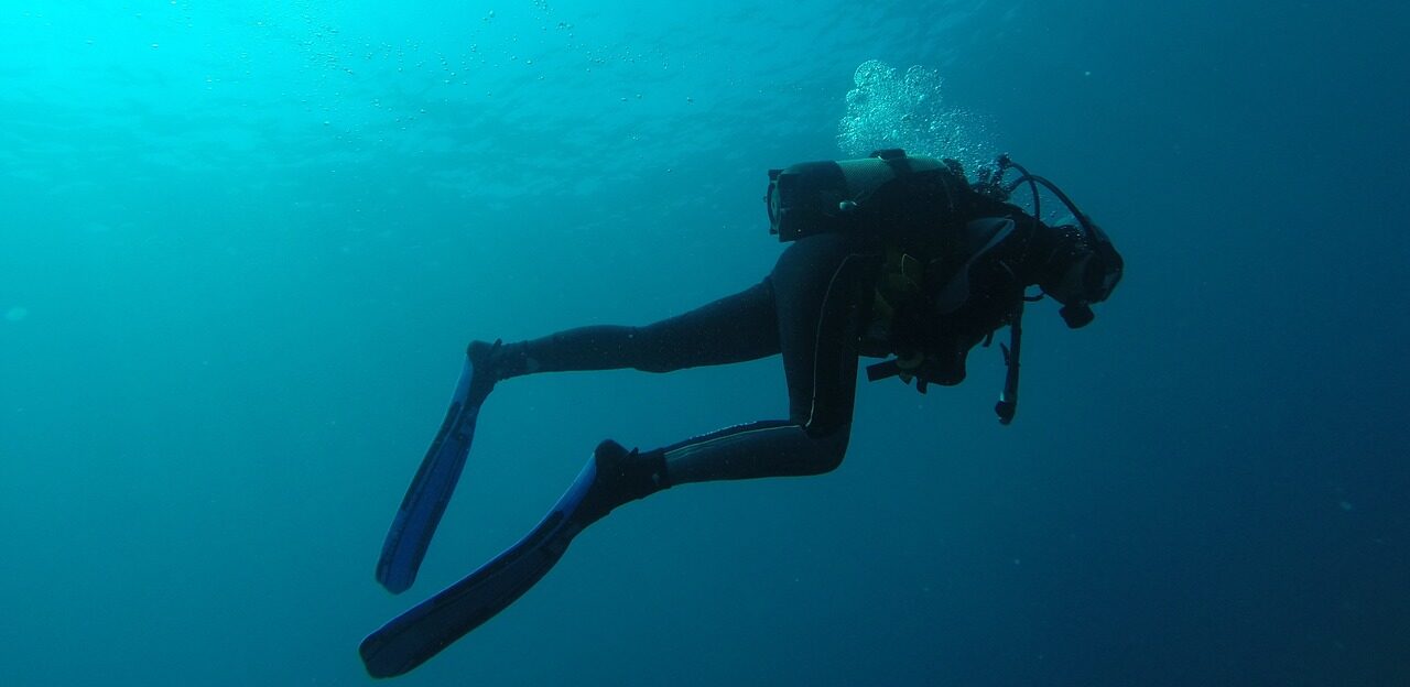 diver, sea, bubbles-752667.jpg