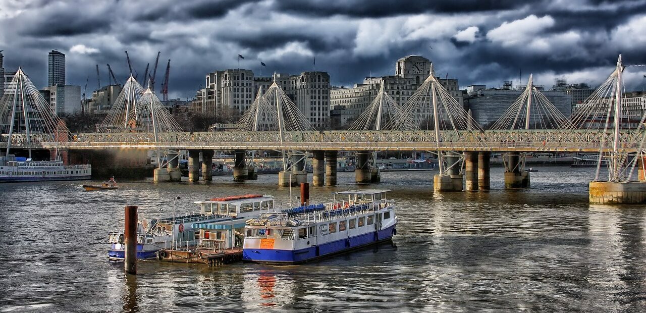 boats, river, bridge-123778.jpg